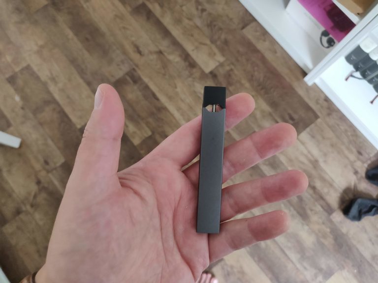 UWELL Caliburn vs JUUL No Contest, JUUL Just Got SMOKED...
