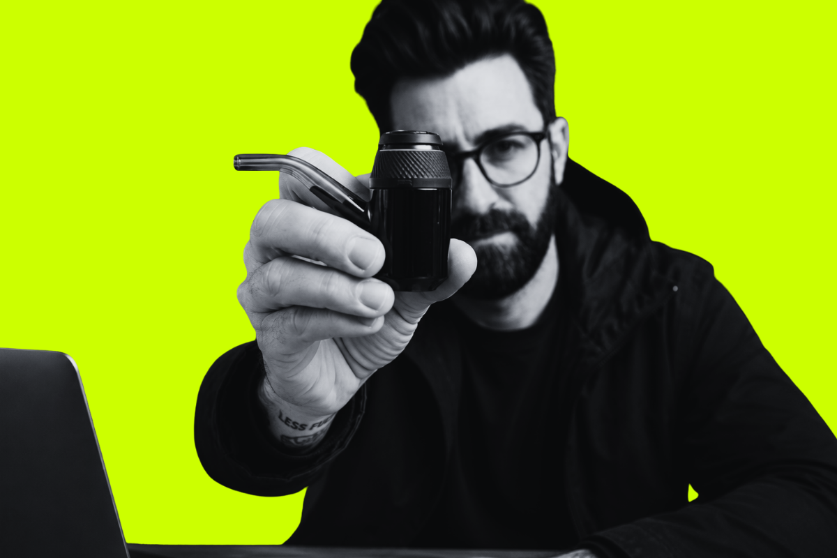 Puffco Proxy size means it is better for more serious users, either at home or on the move, because it is more portable than a pure desktop rig but not as compact as a pure pen-style dab pen